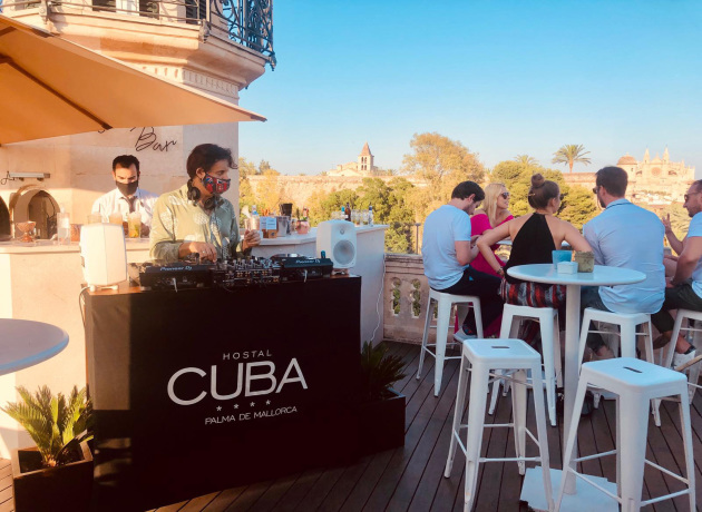 Dj session in nuestro Sky Bar everyday sky-bar-dj.jpg